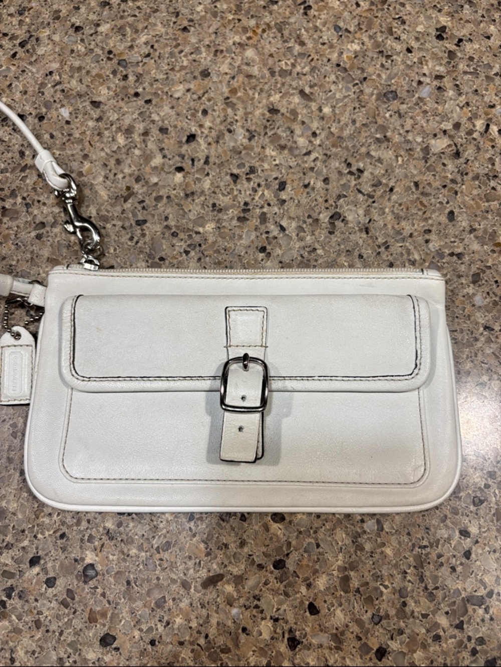 Coach Vintage Hampton Women's Cream Leather Wristlet Clutch with Buckle Detail - Picture 3 of 5